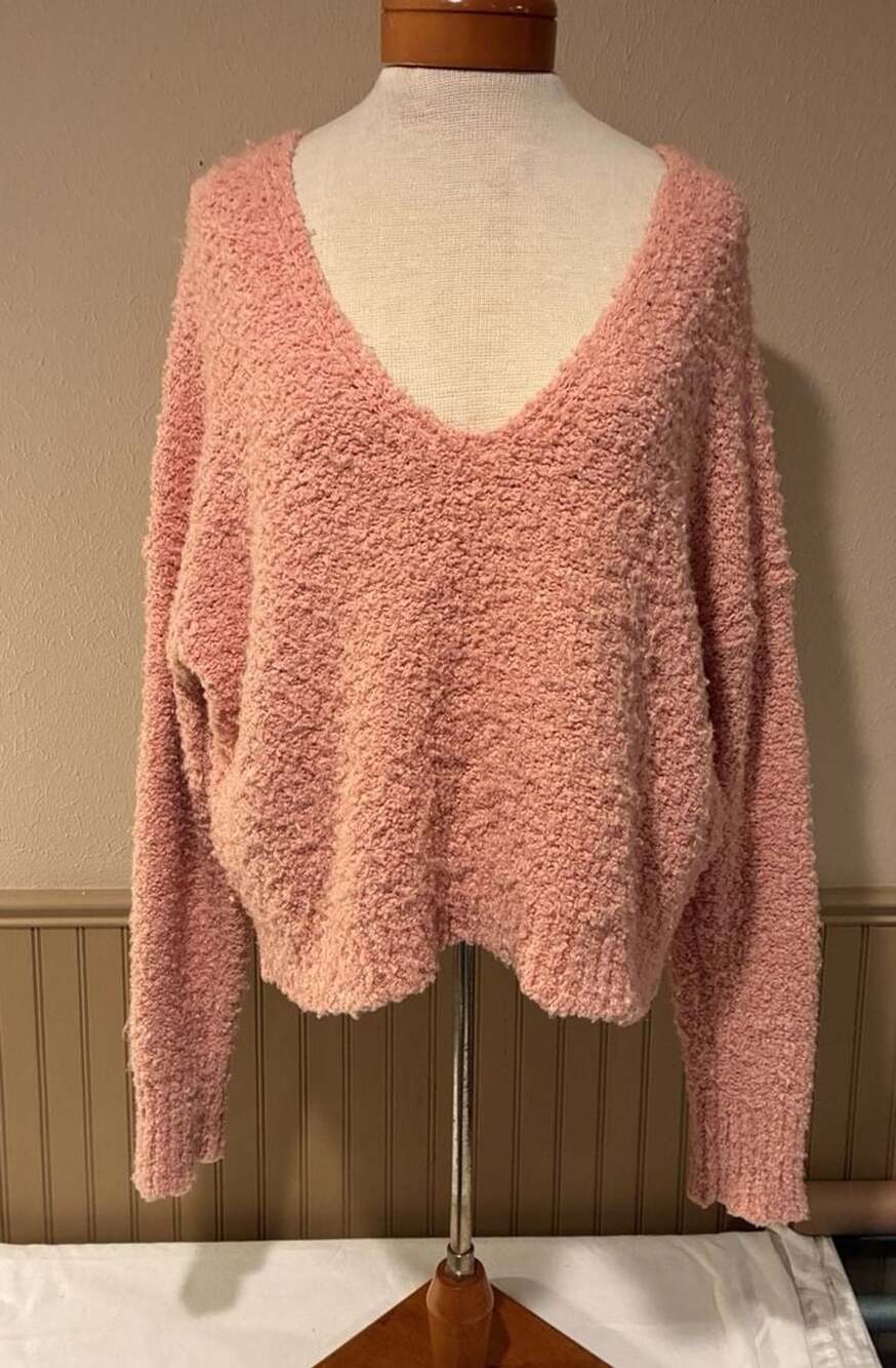 Free People V-Neck Fuzzy Sweater Size XS Pink Textured Knit Pullover